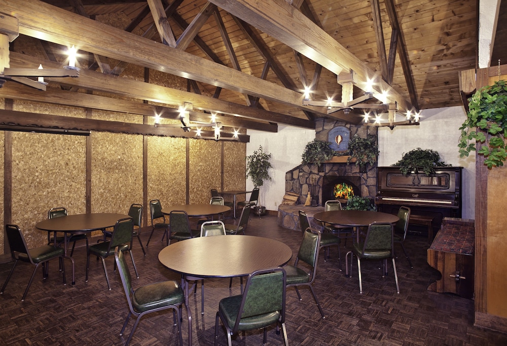 Helendorf River Inn Suites & Conference Center - photo 16
