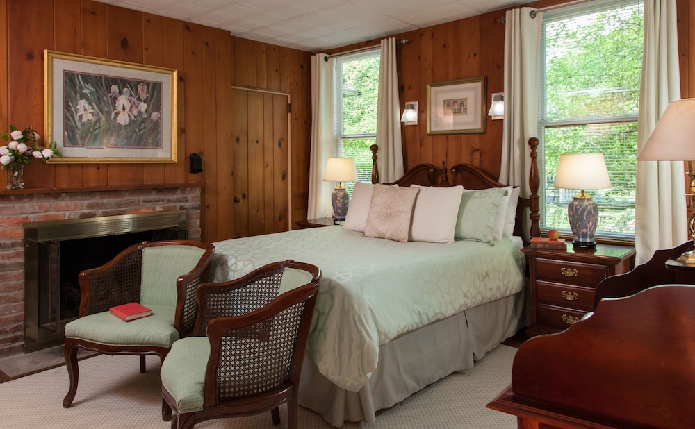 1906 Pine Crest Inn - photo 26