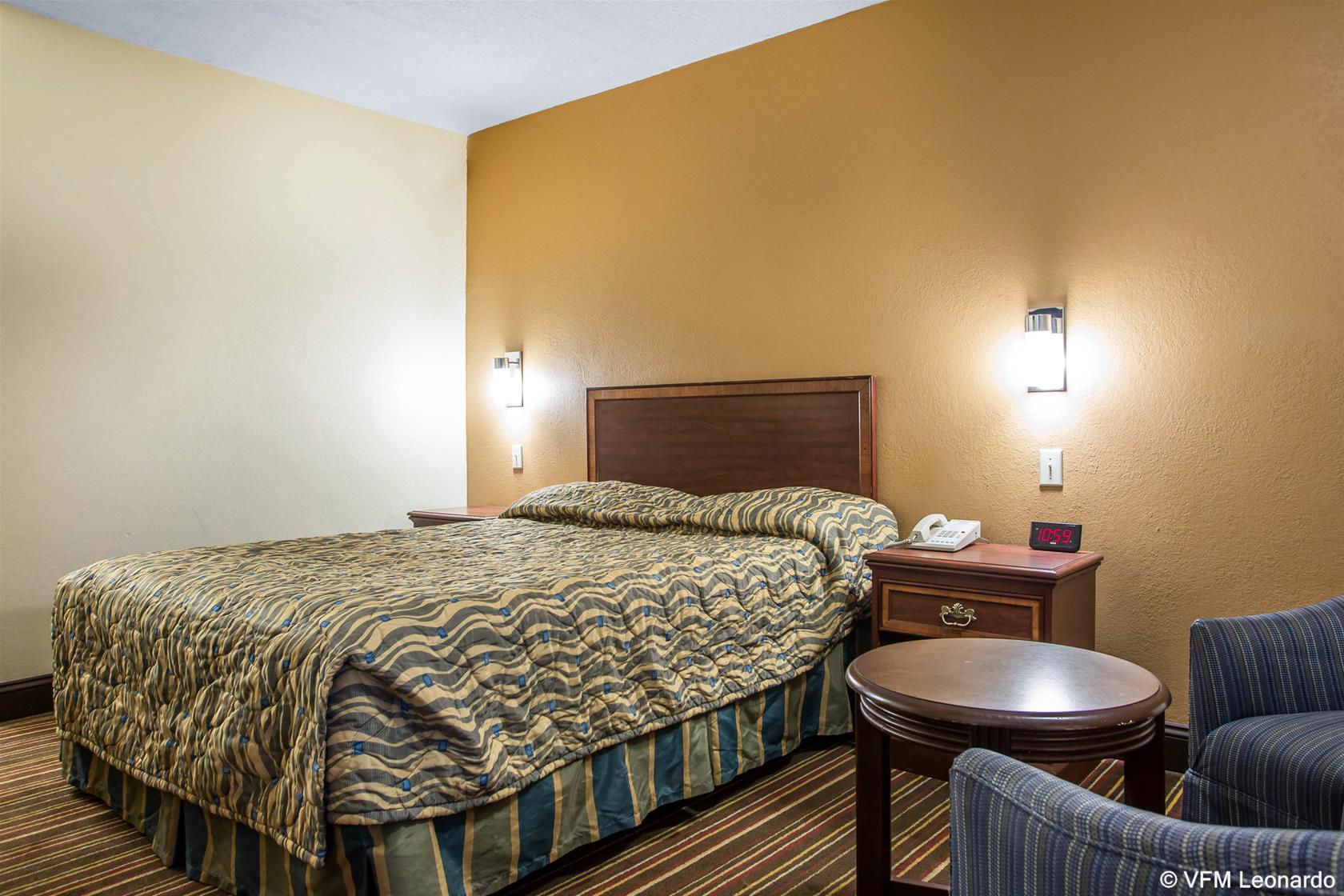 Rodeway Inn - photo 11
