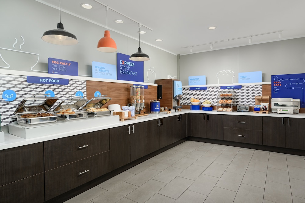 Holiday Inn Express Hotel & Suites Tullahoma by IHG - photo 33