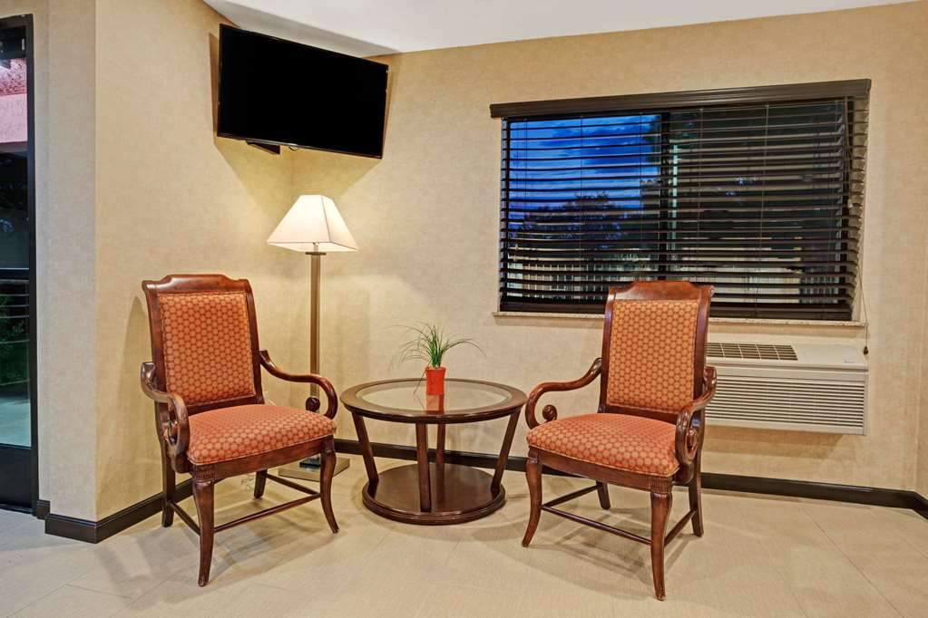 Days Inn by Wyndham Woodland - photo 12