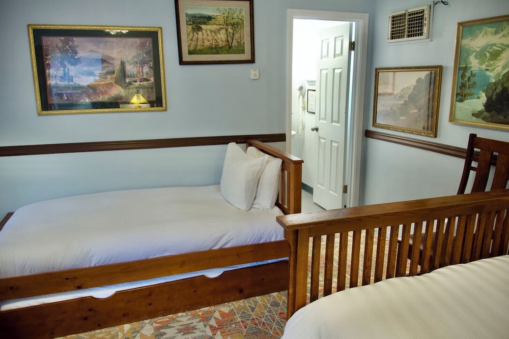 Yosemite Bug Rustic Mountain Resort - photo 56