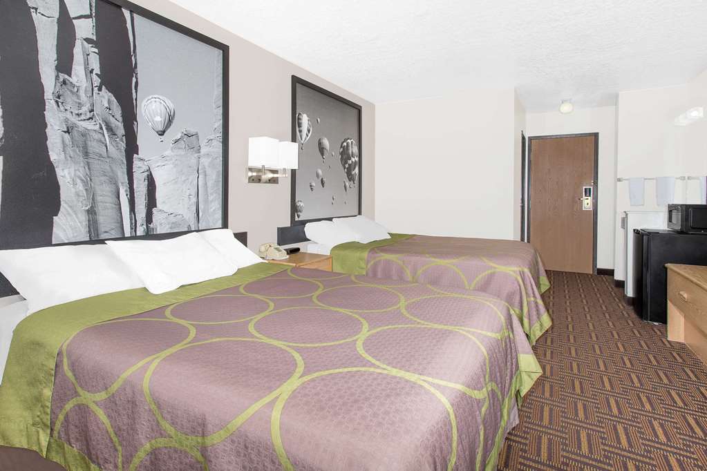 Super 8 by Wyndham Bloomfield - photo 7