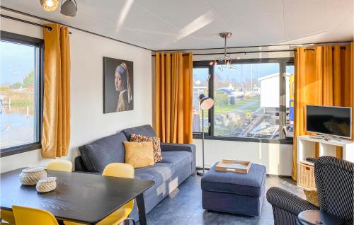 Lake Front Home In Breukelen