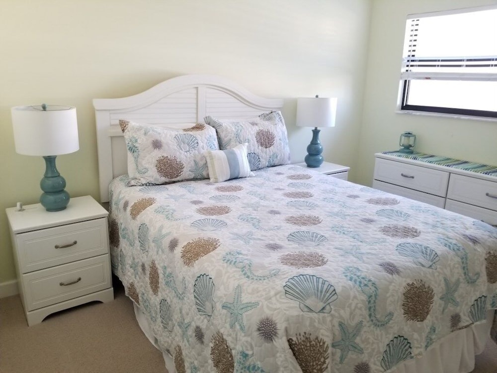 Seawinds 77 Remodeled Sea Winds 2 Bedroom Steps to the Pool Lagoon View — 4-Star Luxury Hotel in Saint Augustine, United States
