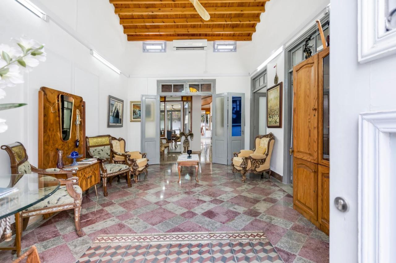 To Hani Large Traditional House