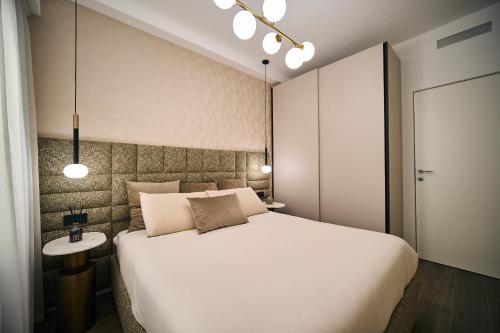 Botticelli Golden House Next To Duomo — 4-Star Luxury Hotel in Milan, Italy