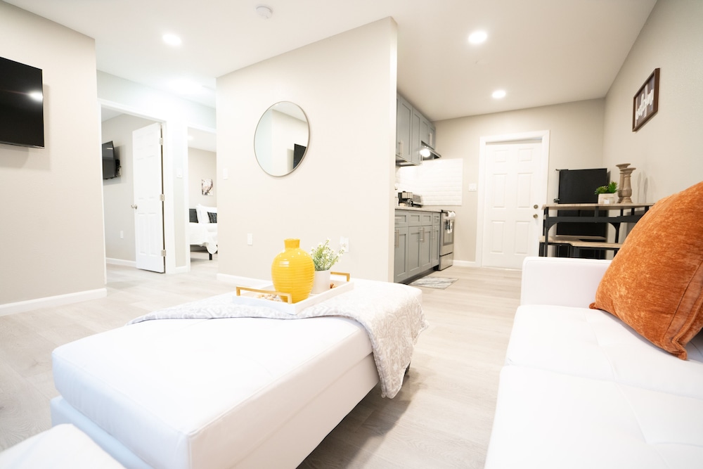 University Serenity Suites 14th - photo 13