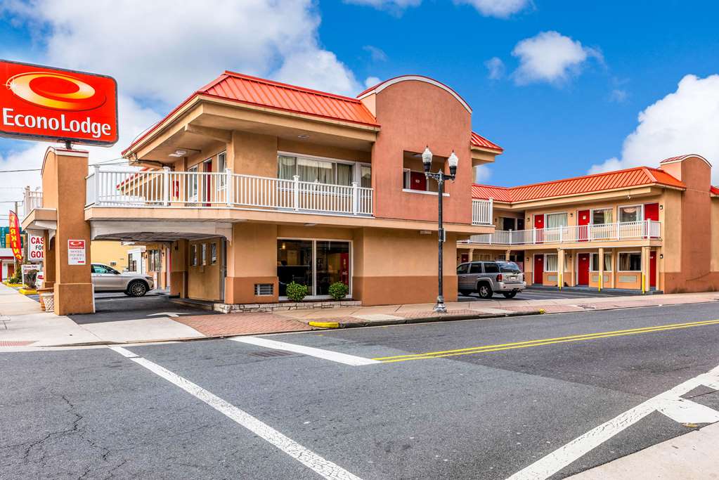 Econo Lodge Beach and Boardwalk - photo 3
