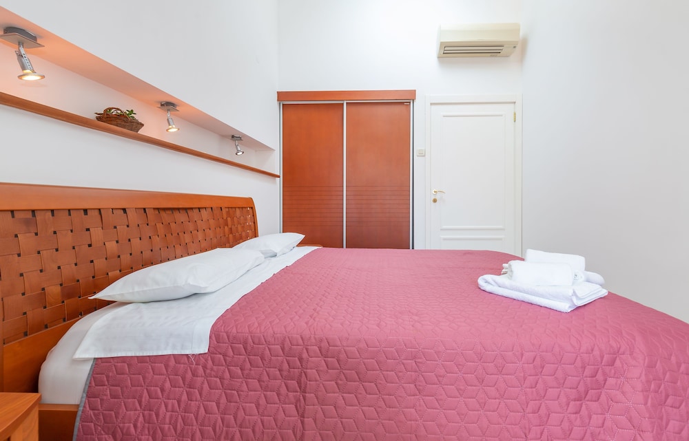 Apartment Bona Palace