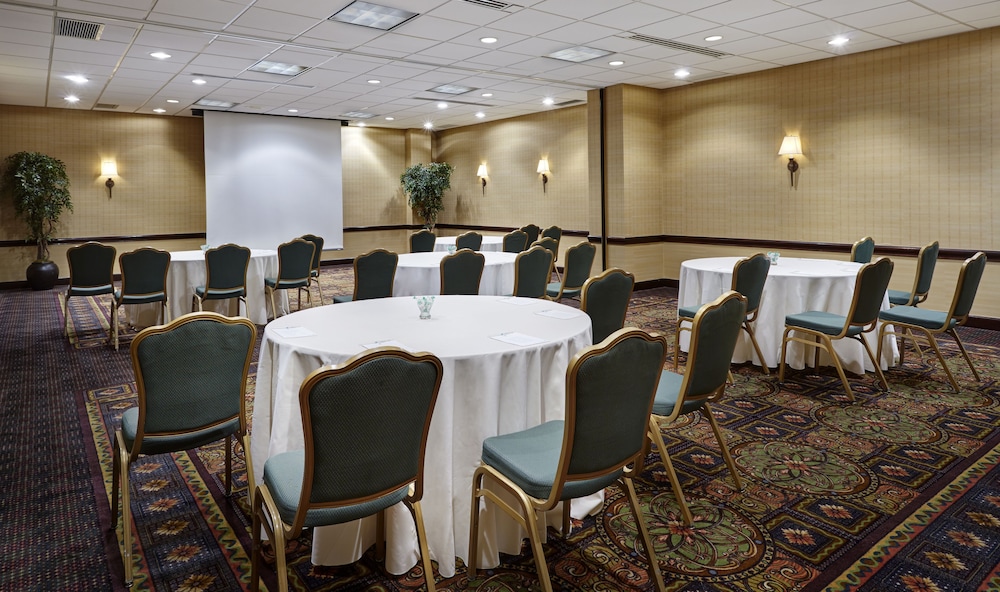 Embassy Suites by Hilton Parsippany - photo 35