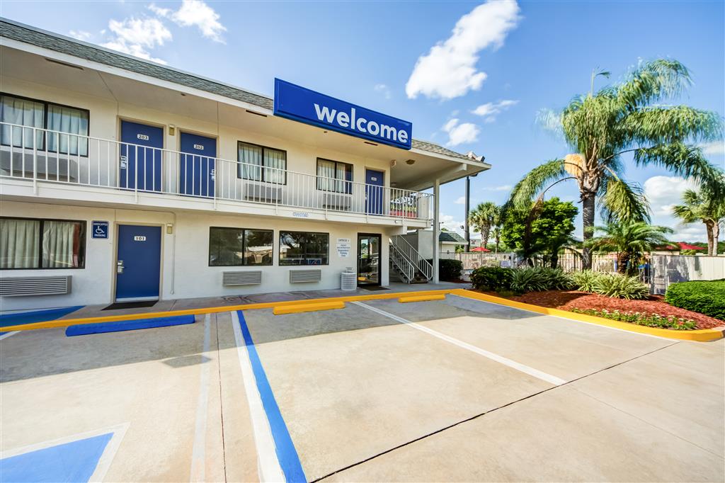 Motel 6 Lakeland FL - featured photo