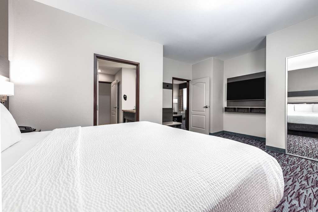 La Quinta Inn & Suites by Wyndham Allen at The Village - photo 30