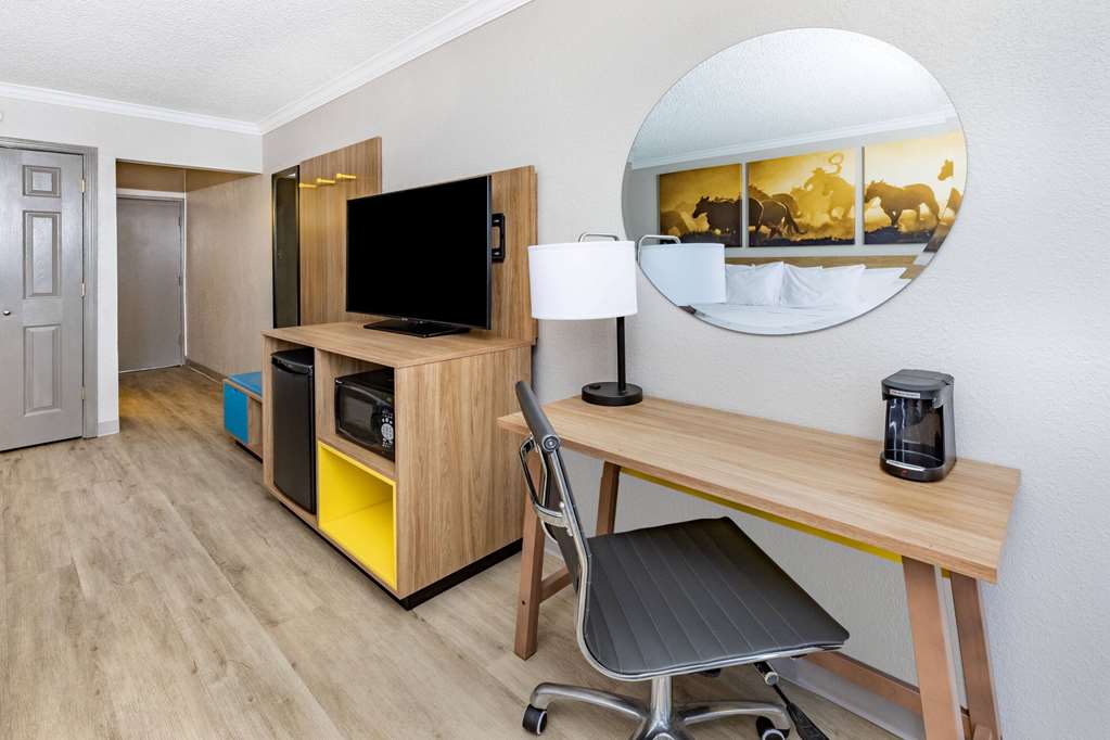 Days Inn by Wyndham Del Rio - photo 44
