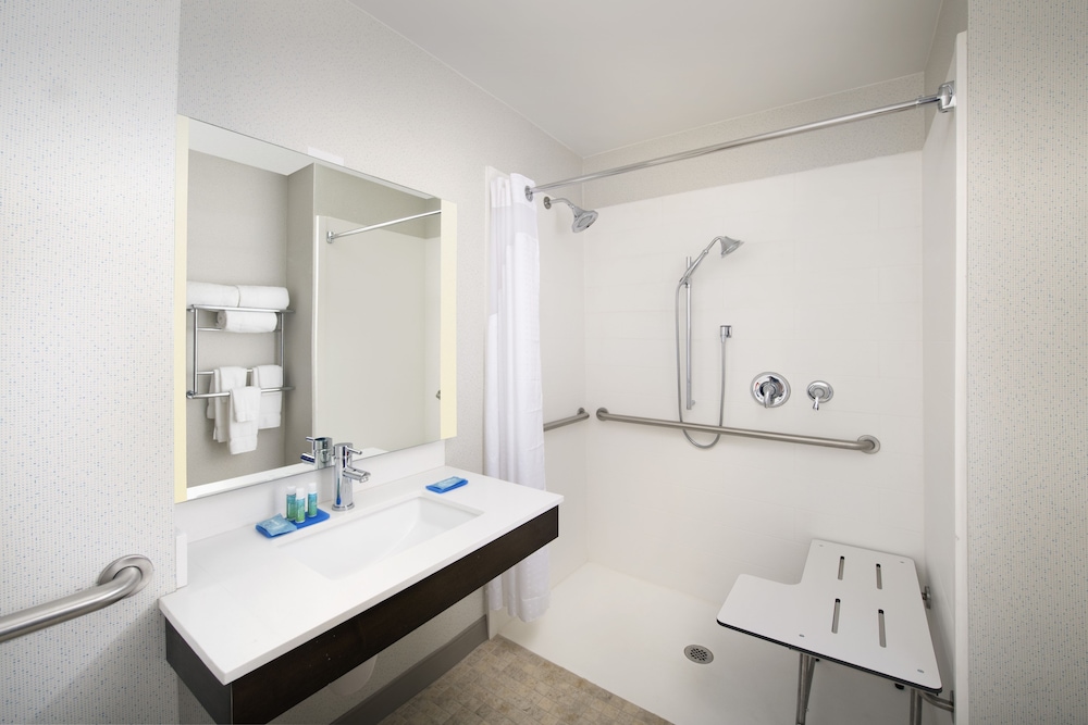 Holiday Inn Express & Suites Baltimore BWI Airport North by IHG - photo 7
