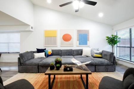 Far North Dallas Chic Haven - last minute hotel in Dallas