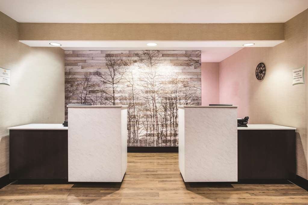 La Quinta Inn & Suites by Wyndham Ely - photo 3