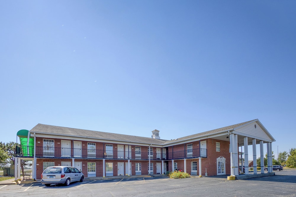 Capital O First Heritage Inn Rantoul IL I 57 - photo 51