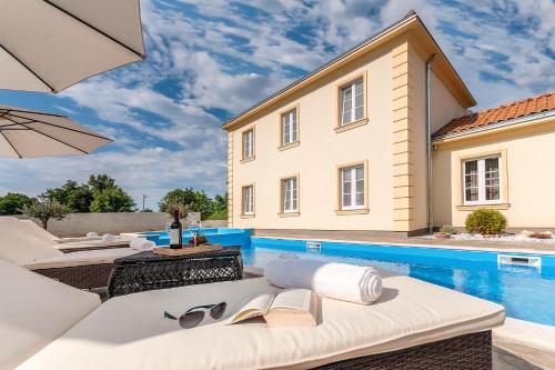 Villa Jakov — 4-Star Luxury Hotel in None, Croatia