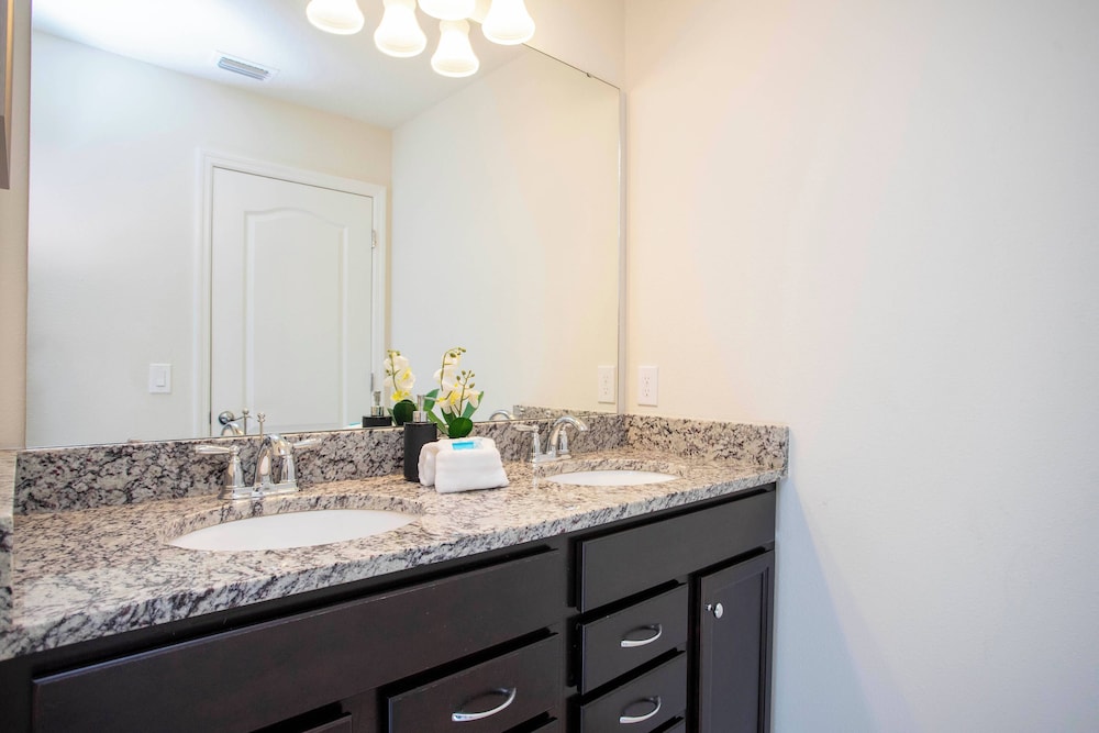 Gorgeous Themed Townhome at Windsor at Westside WW8915 - photo 30