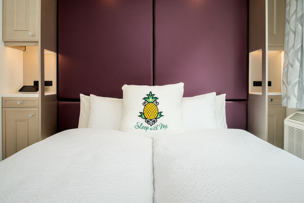 Staypineapple An Artful Hotel Midtown - photo 26