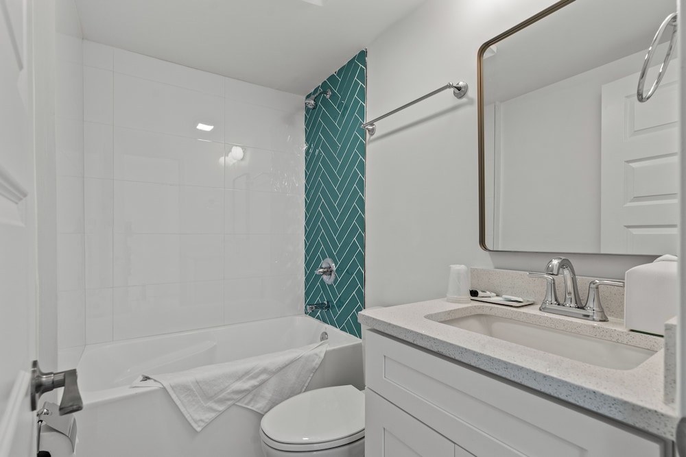 Fin's Inn & Suites - photo 17
