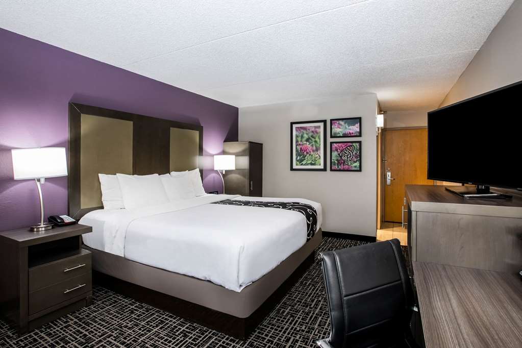 La Quinta Inn by Wyndham Davenport & Conference Center - photo 21