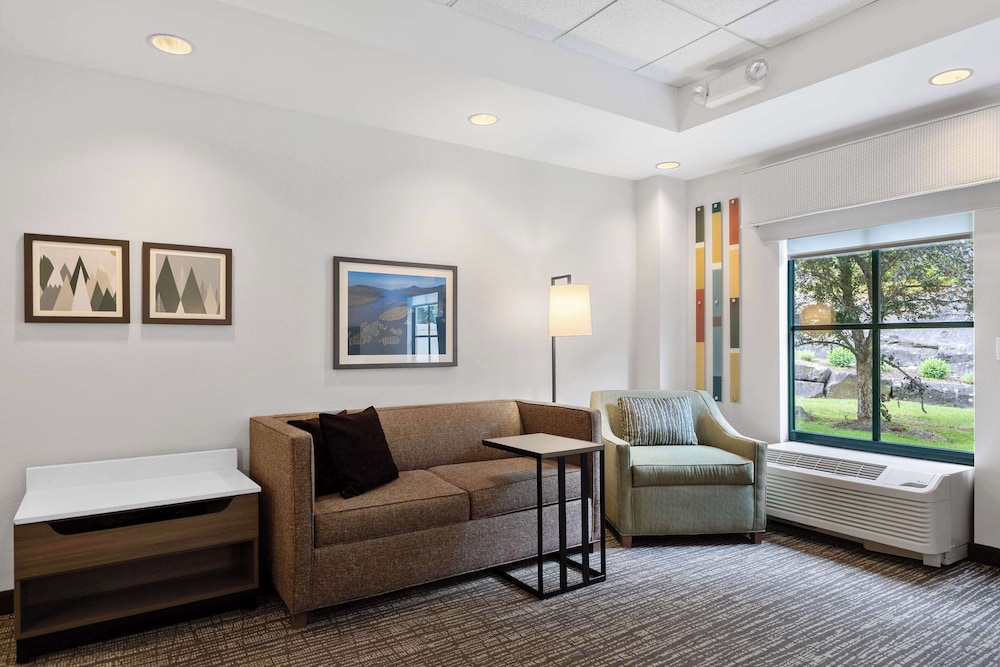 Hampton Inn & Suites Lake George - photo 43