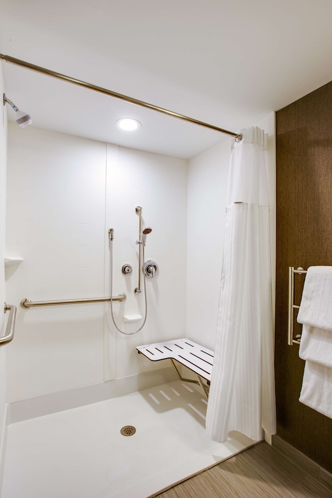 Hampton Inn & Suites Philadelphia Bensalem - photo 18