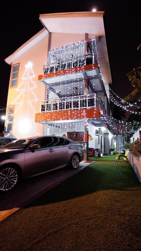 Van Der Salle - carbon neutral hotel in Accra