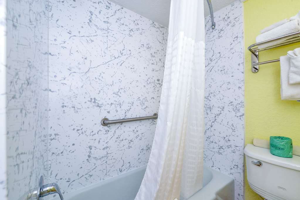 Rodeway Inn Orleans Cape Cod - photo 28