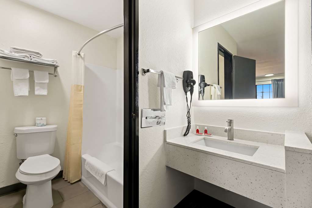Econo Lodge Dumas - photo 16