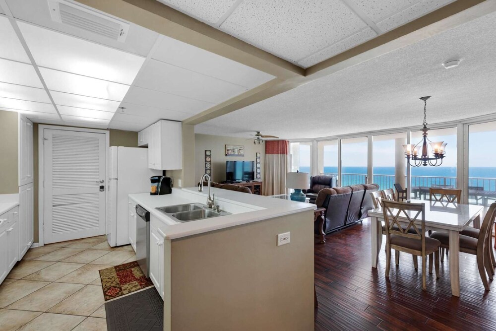 Long Beach Tower 3 3 Bedroom Apartment - photo 3