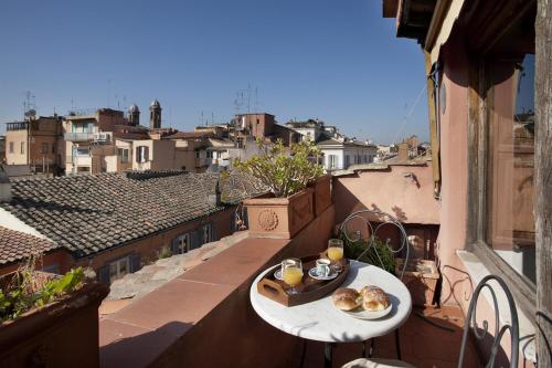 Laurina F1 Studio with Panoramic Terrace LOCAPPART — 4-Star Luxury Hotel in Rome, Italy