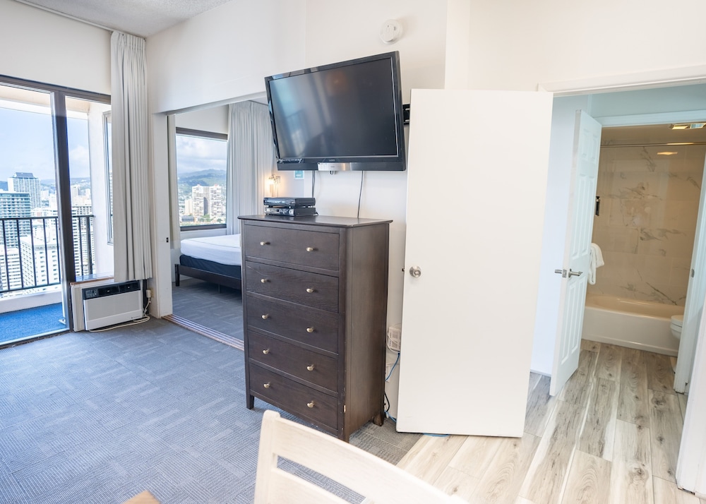 Waikiki Banyan Condo Located One Block From Waikiki Beach by Koko Resort Vacation Rentals - photo 41