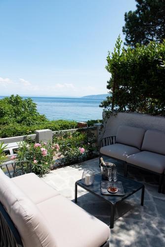 Beachfront Apartment Rosa del Mar Jardin — 5-Star Luxury Hotel in Moscenicka Draga, Croatia