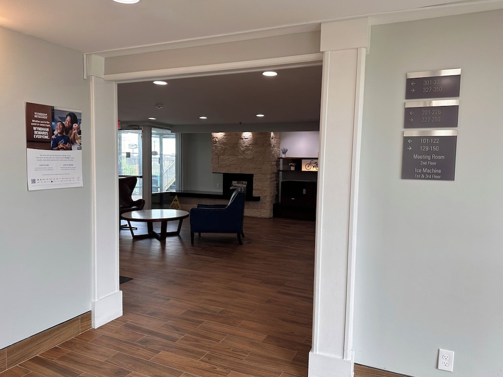 Baymont by Wyndham Dayton North - photo 3