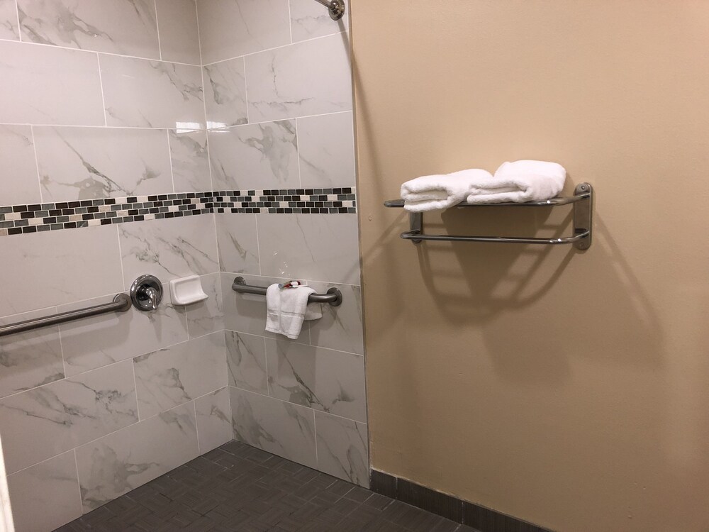 Downtowner Inns & Suites - photo 27