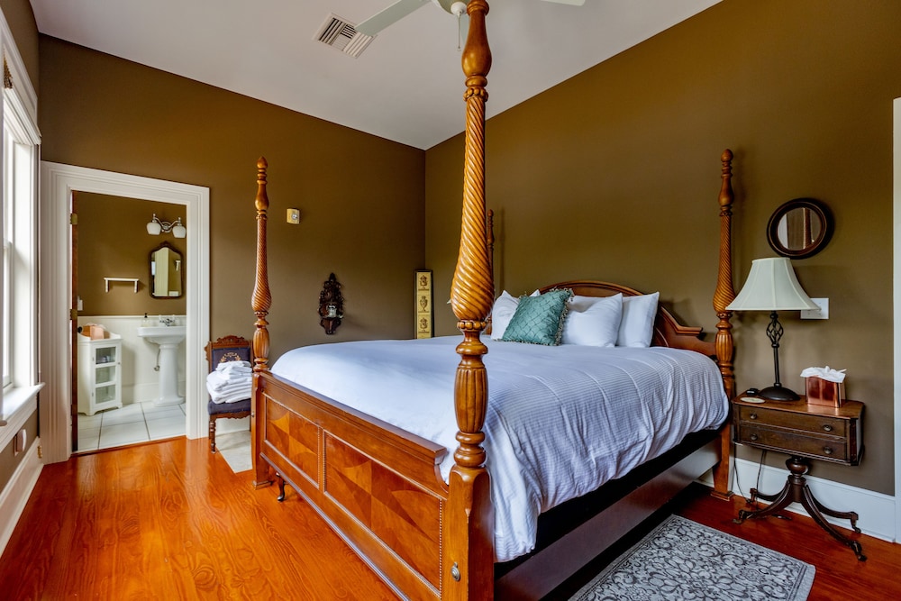 Camellia Rose Inn - photo 13