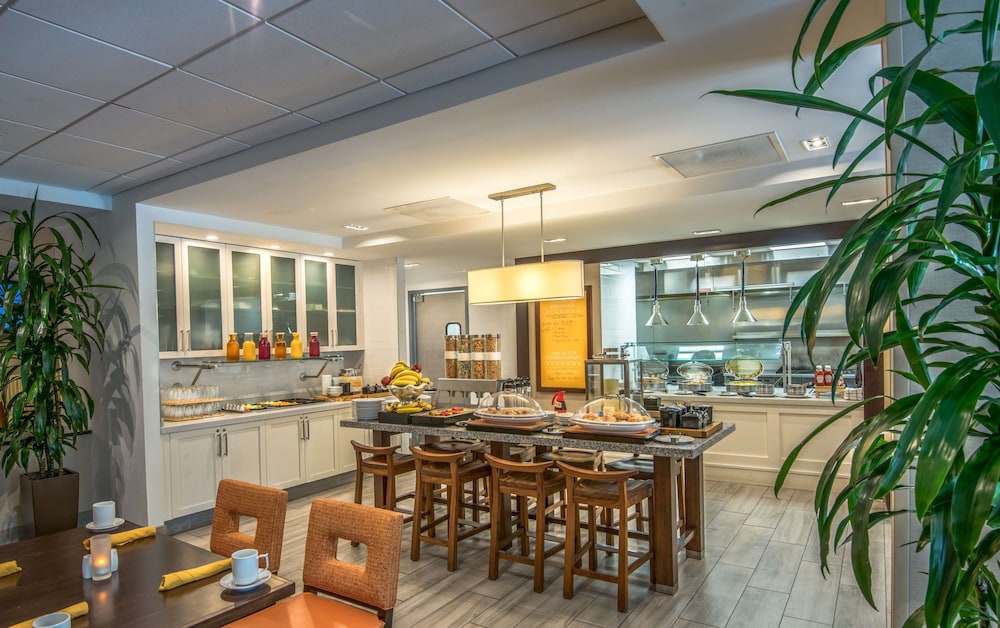 Hilton Garden Inn Reagan National Airport - photo 37
