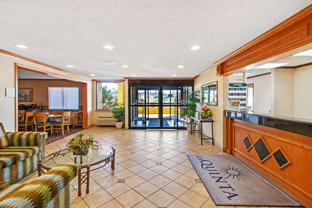 La Quinta Inn & Suites by Wyndham Albuquerque Journal Ctr NW - photo 6