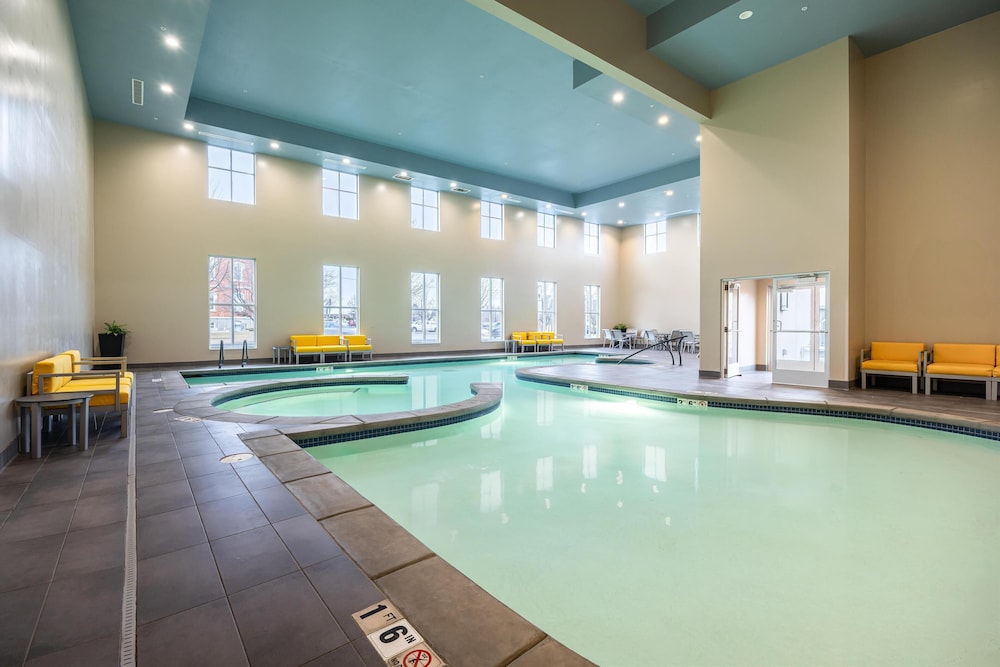 Hampton Inn & Suites Logan - photo 47