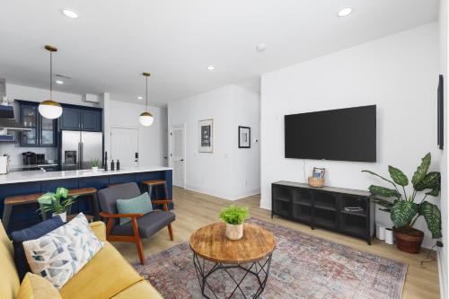 Tranquil Haven Close to Broadway with Free Parking — 4-Star Luxury Hotel in Nashville, United States