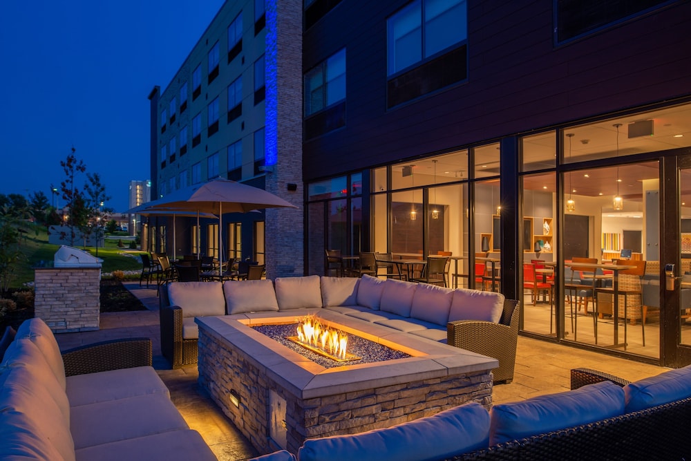 Holiday Inn Express & Suites Olathe West by IHG - photo 25