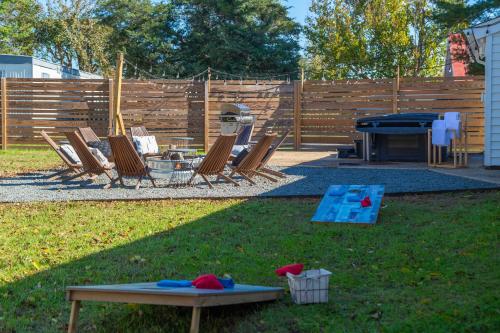 Carters Cottage Hot Tub Fire Pit Cozy Views — 4-Star Luxury Hotel in Nellysford, United States