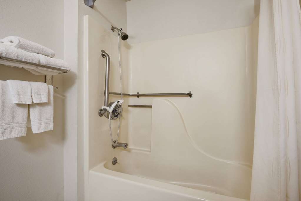 Super 8 by Wyndham Peoria - photo 8