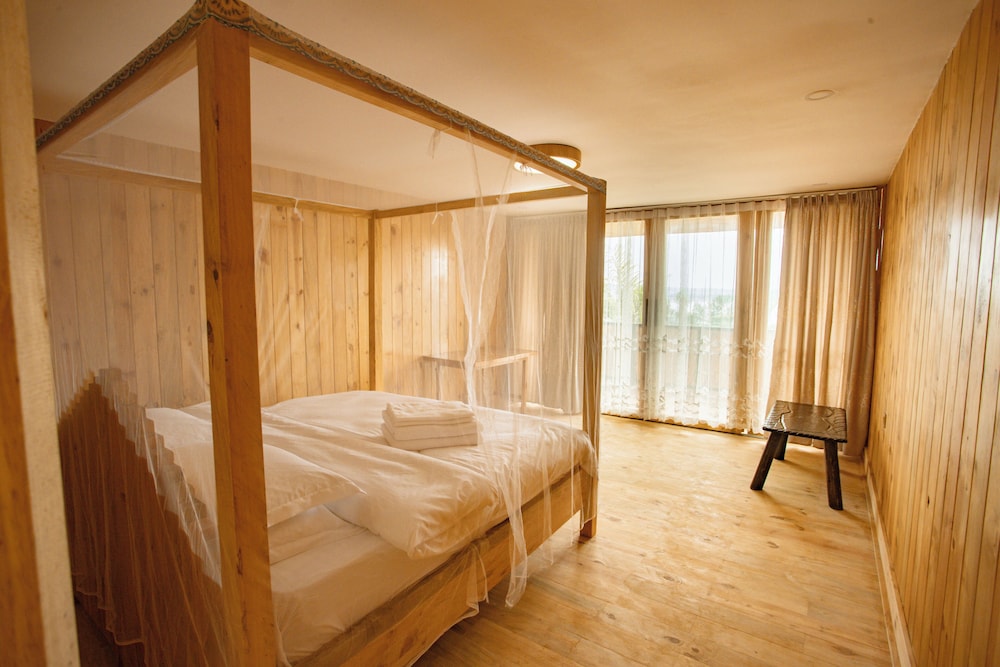 Eagle View Farm Lake Retreat — Unknown City
