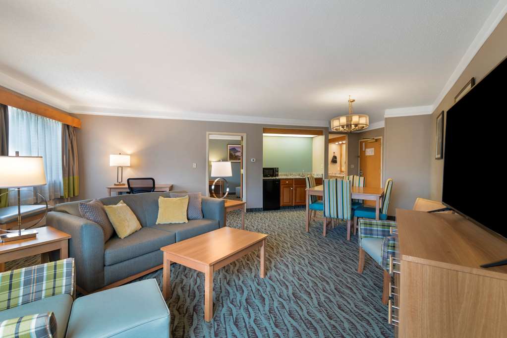 Best Western PLUS Executive Court Inn & Conference Center - photo 2