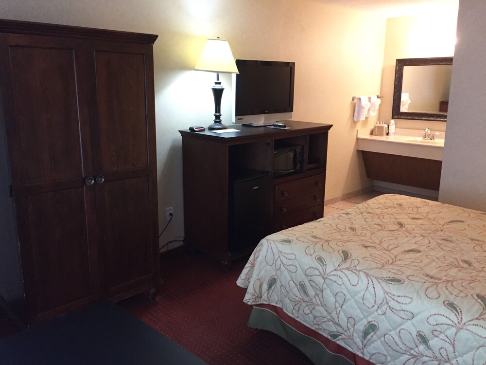 Baymont by Wyndham Branson Theatre District - photo 18