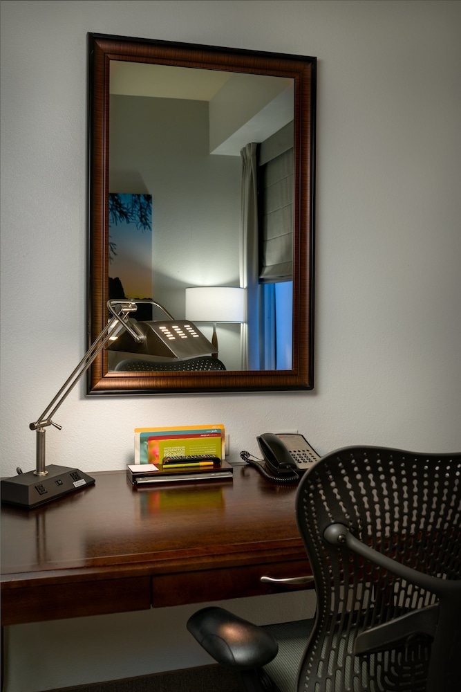 Hilton Garden Inn Phoenix Airport North - photo 6